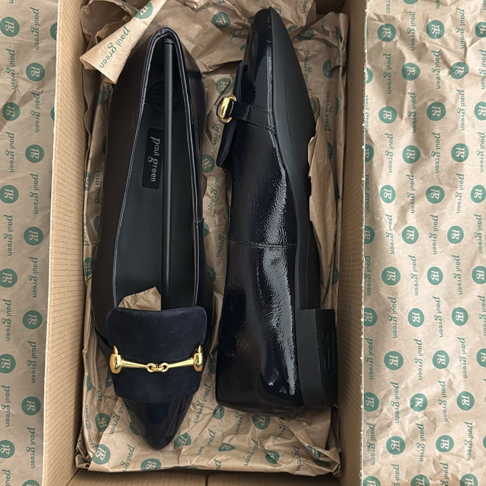 Pointed Toe Flat. Loafer with silver bit.Women's US Sizes